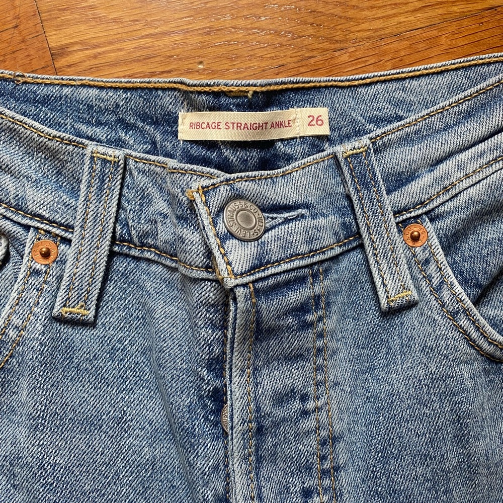 light washed levi’s rib cage straight ankle jeans